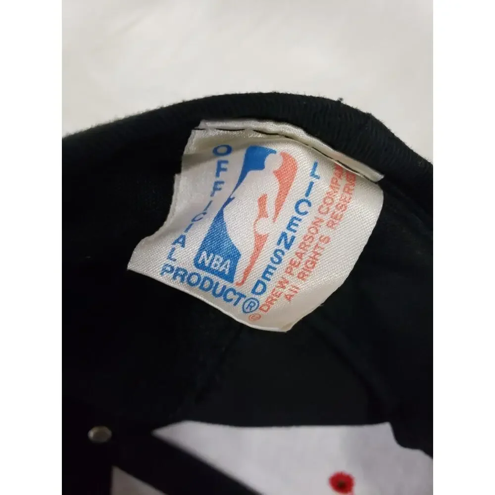 VINTAGE Chicago Bulls Hat Cap Drew Pearson Snap‎ Back Black Red Basketball NBA